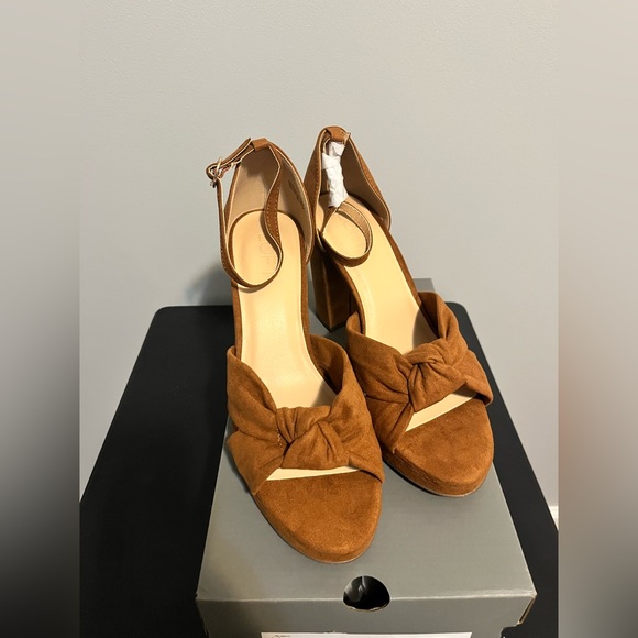 LOFT Tan Bow Heels - Picture 2 of 4